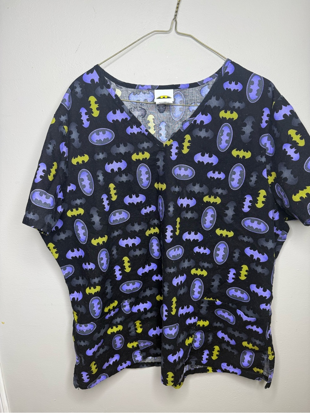 ❤️2 for $25❤️ - Scrubs Black Batman Logo V-Neck Top XL Womens